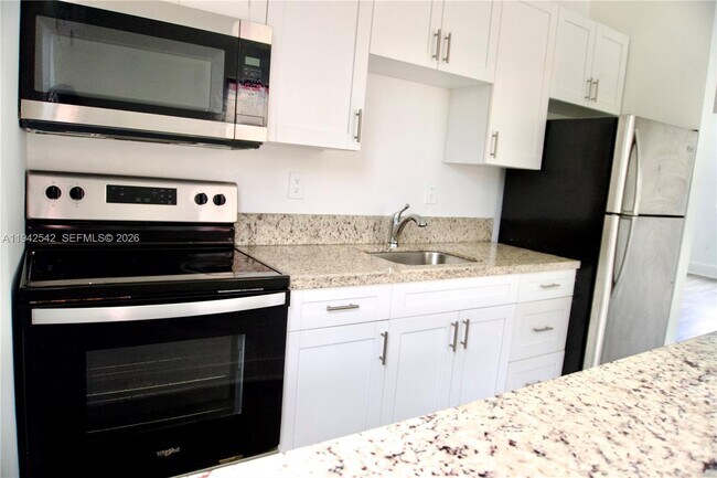 Building Photo - 337 SW 5th Ave