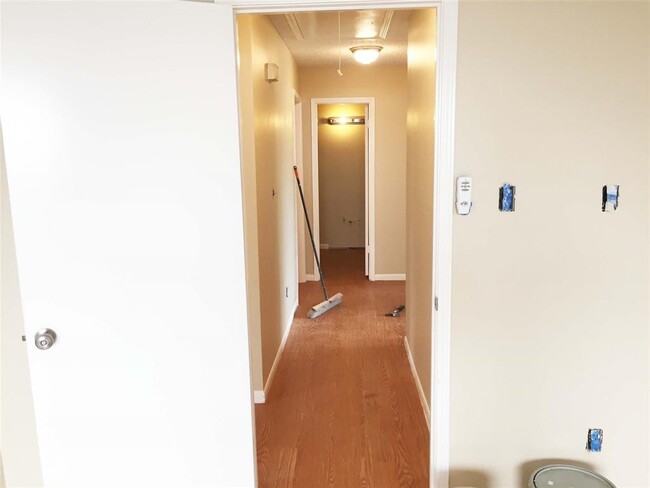 Building Photo - 3511 Palm Grove Dr