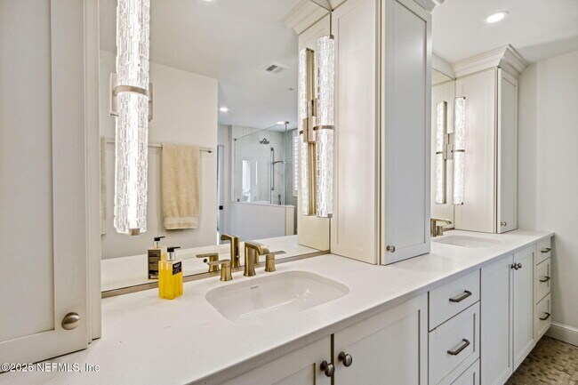 Building Photo - 426 Beachside Pl