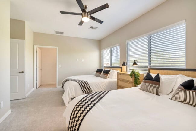 Building Photo - 16601 N Parkview Pl