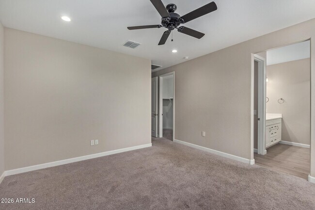 Building Photo - 2035 E Northwood Dr