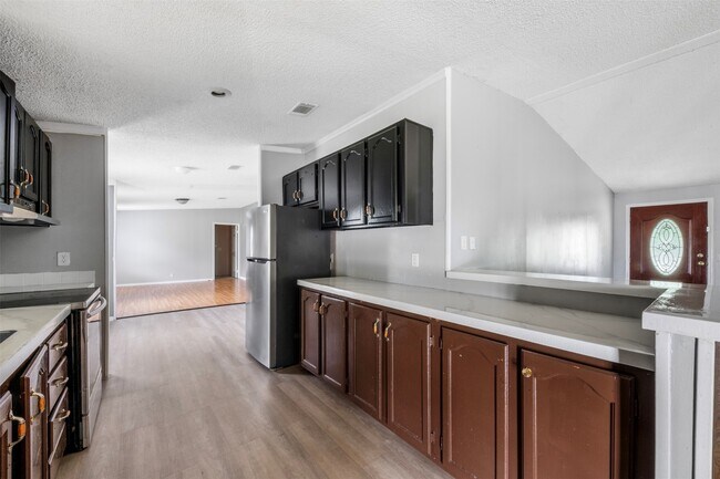 Building Photo - 15807 Cypress Garden Dr
