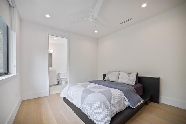 Building Photo - 2003 Melridge Pl