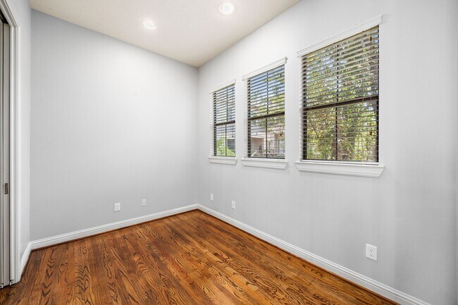 Building Photo - 5213 Eigel St