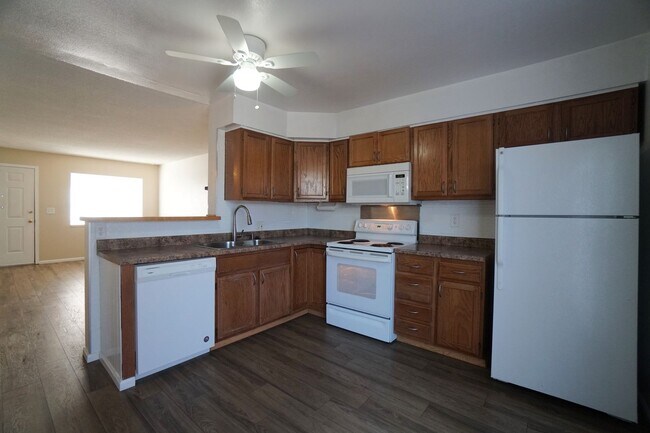 Building Photo - 7644 Lexington Manor Dr