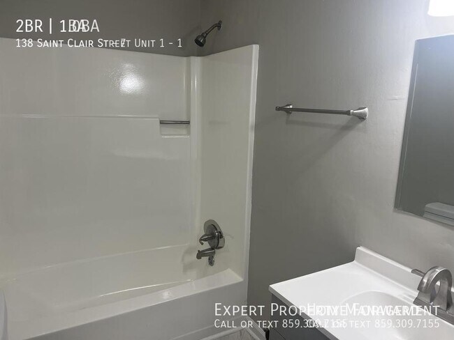 Building Photo - 138 St Clair St