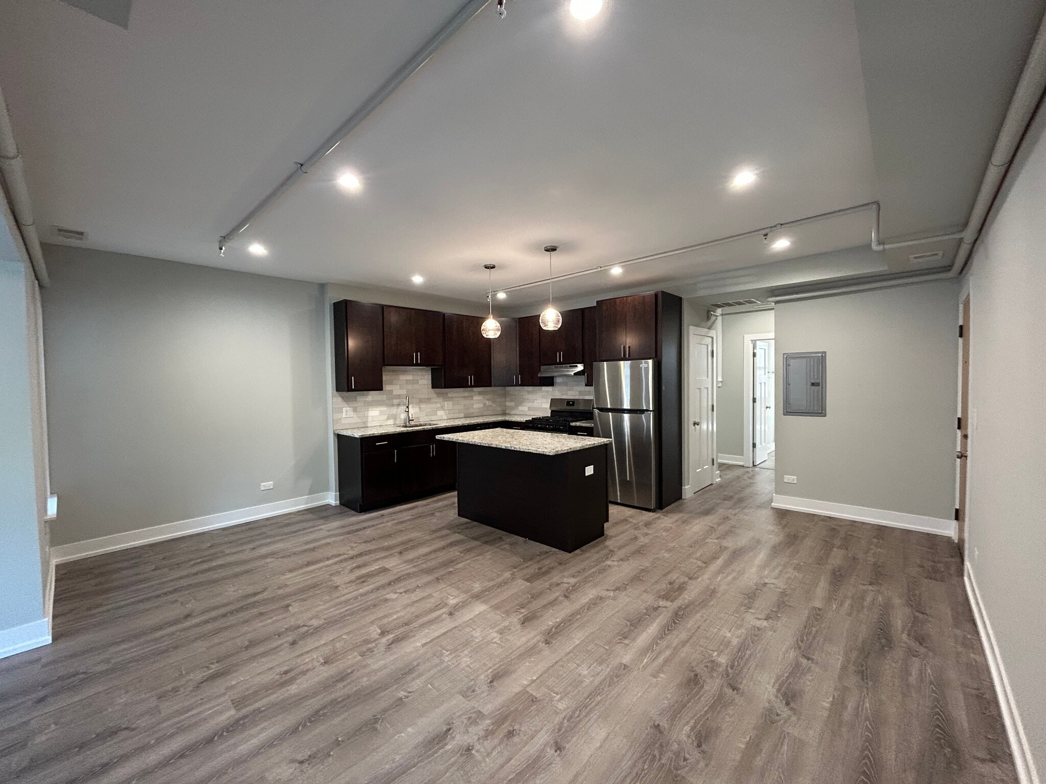 Building Photo - 1000 Crain St