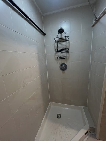 Building Photo - 632 W Roxbury Pky