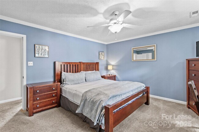 Building Photo - 9598 Riviera Dr
