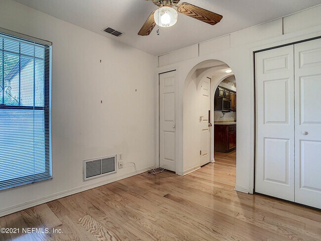 Building Photo - 16 Fox Valley Dr
