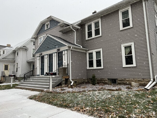 Building Photo - 118 E Franklin St
