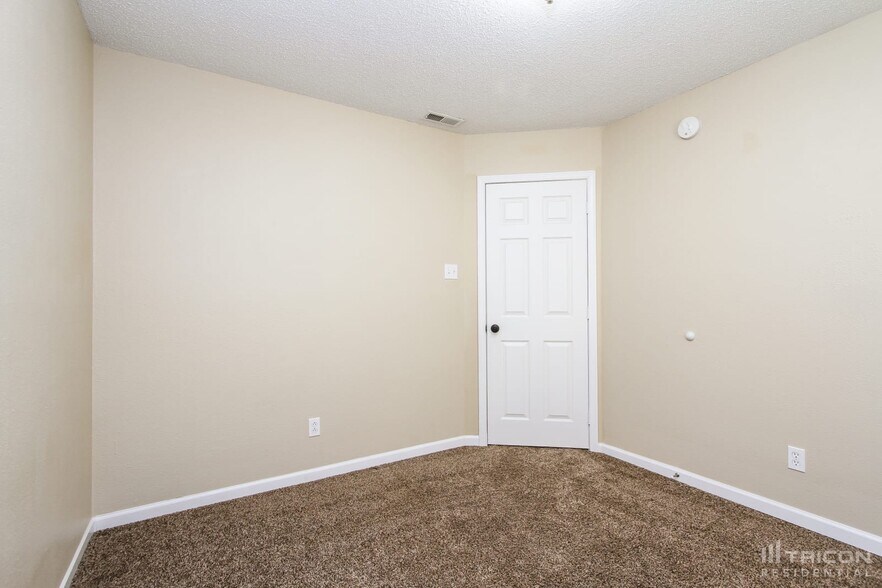 Building Photo - 151 Snowflake Cir