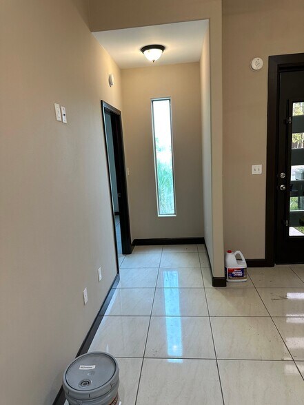 Building Photo - 537 Wild Rose Ln