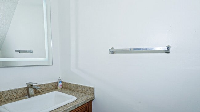 Building Photo - 10920 Village Bend Ln