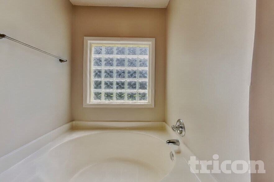 Building Photo - 2112 Saponi Village Ct