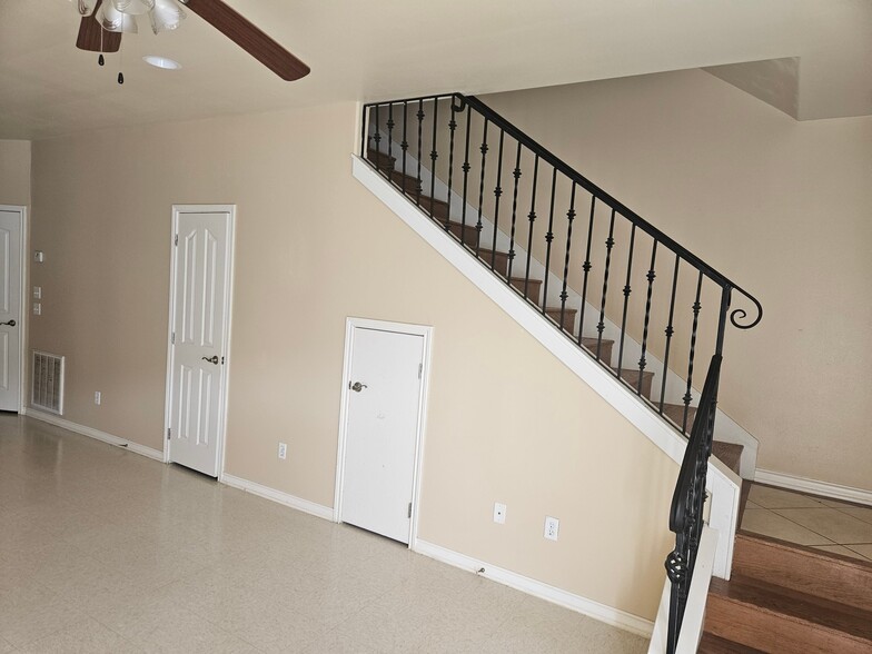 Building Photo - 804 N Taylor Rd