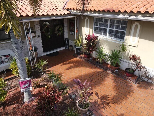 Building Photo - 3 bedroom in Miami Gardens FL 33169