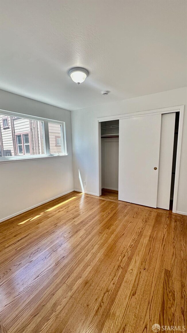 Building Photo - 52 Genoa Pl