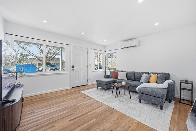 Building Photo - 422 Morse Ave