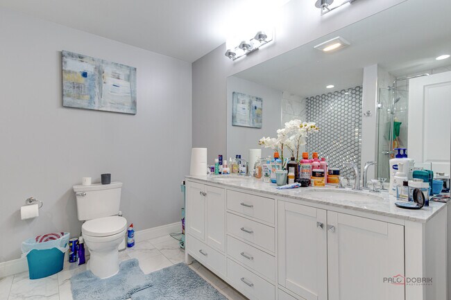 Building Photo - 3931 S Wells St