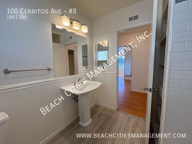 Building Photo - Charming 1 Bedroom 1 Bath Condo- Blocks Aw...