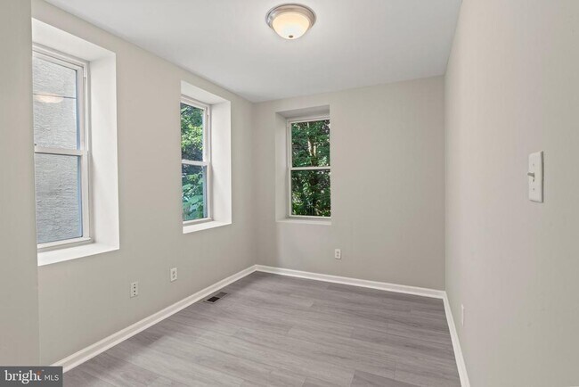 Building Photo - 1018 S 52nd St