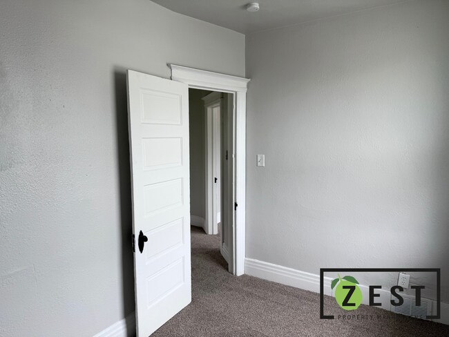 Building Photo - Beautifully Remodeled Home!