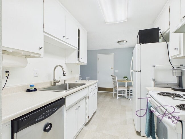Building Photo - 3 Bedroom near Vista Middle School Ferndale