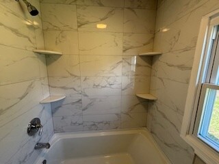 Gorgeous new tiled shower! - 64 Laurel Trl