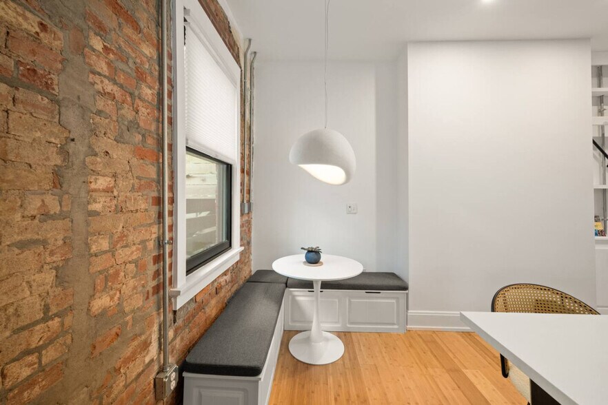 Building Photo - 2 Hust Alley