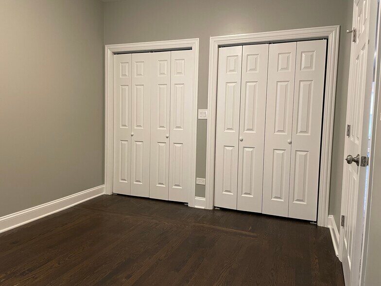 Building Photo - 2428 N Avers Ave