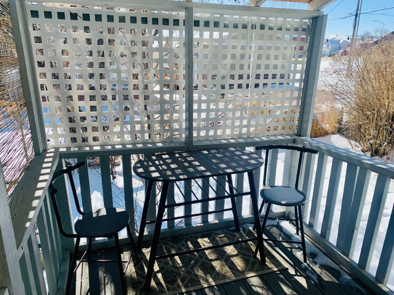 Building Photo - 108 W Gold St