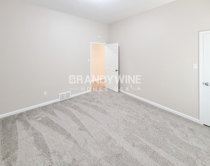 Building Photo - 8301 Meadow Vale Dr