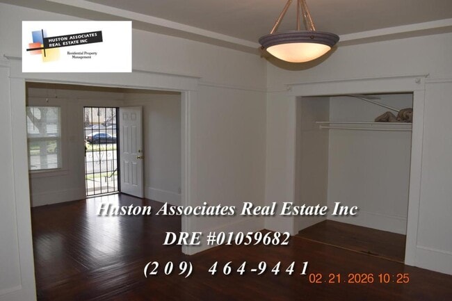 Building Photo - 845 N Lincoln St