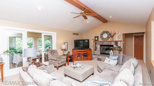 Building Photo - AVAILABLE - Waterfront Home!