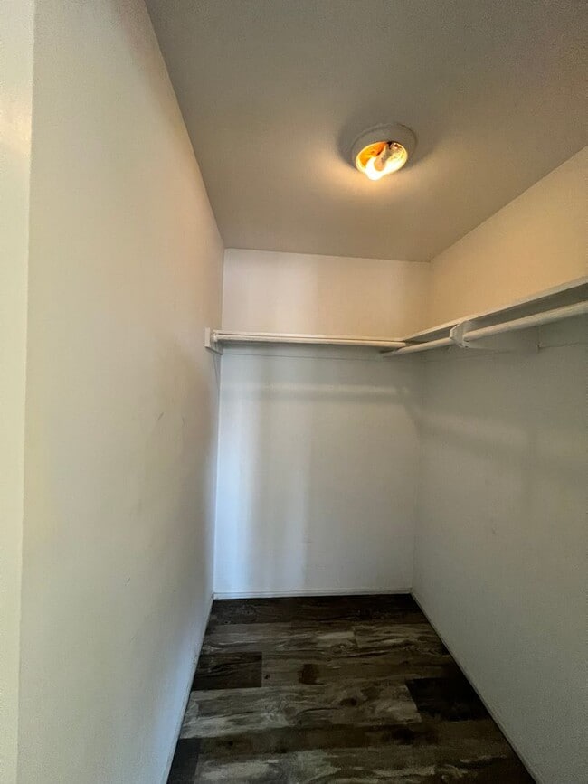 Building Photo - 1552 Elm Ave