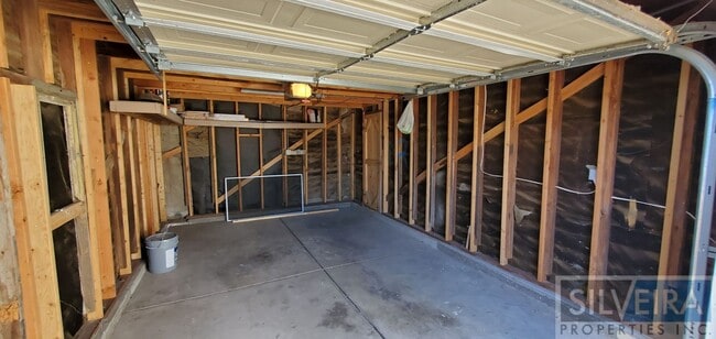 Building Photo - Cozy 2 bedroom 2 Bath Home