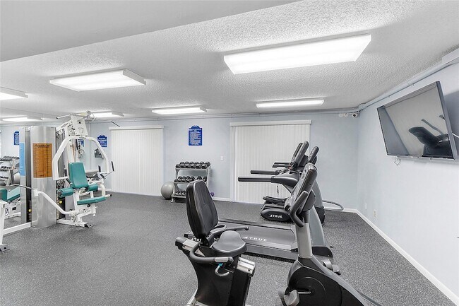 Building Photo - 3909 N Ocean Blvd