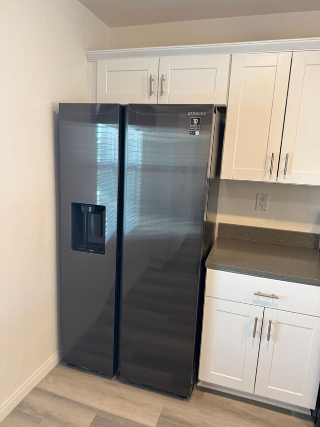Building Photo - BEAUTIFUL 3 BEDROOM 3 BATH TRI-LEVEL HOME ...