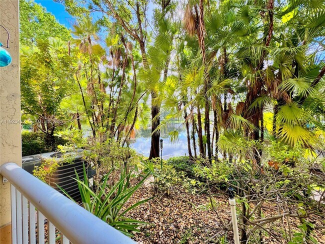 Building Photo - 120 Jacaranda Country Club Dr