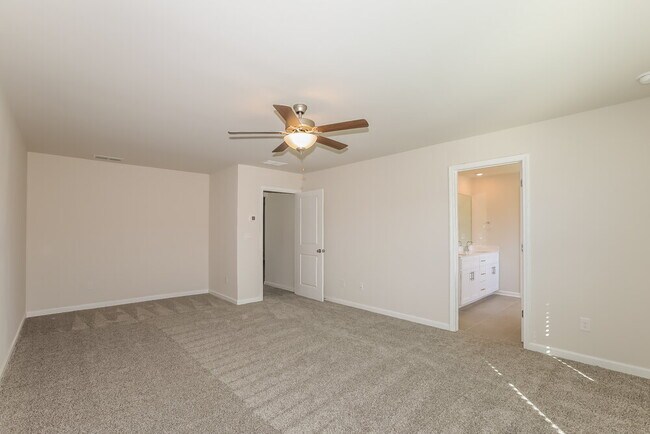 Building Photo - 739 Sara Mdw Rd