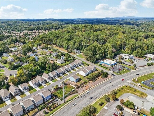 Building Photo - 3890 Clarington Dr