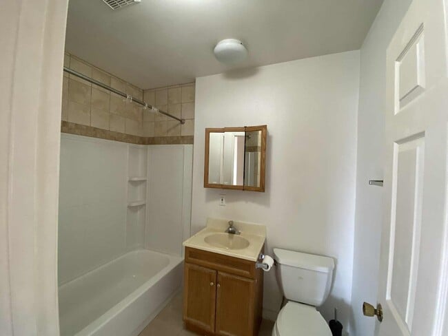 Building Photo - Cozy Unit in Westminster for Lease