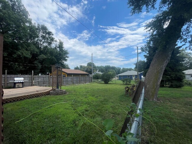 Building Photo - Home in Omaha for rent!