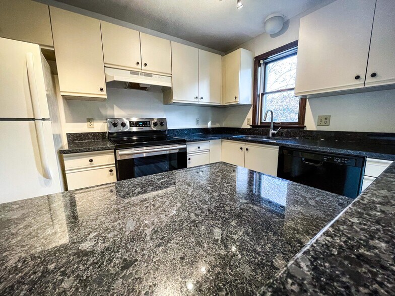 Building Photo - 12 Justines Way