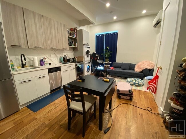 Primary Photo - ST JOHNS PLACE