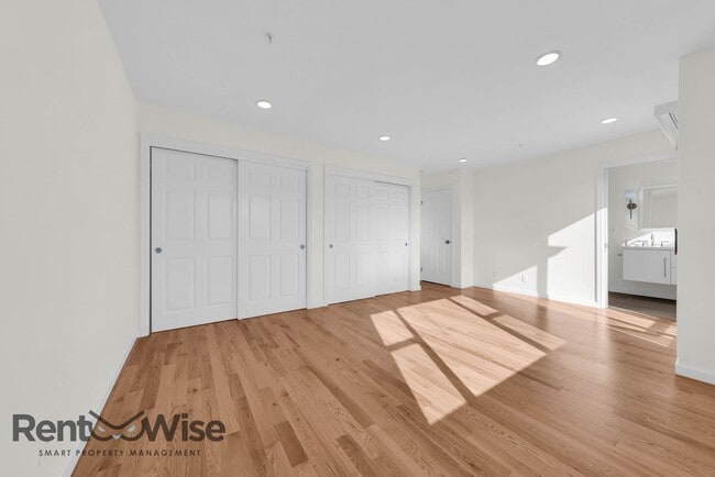 Building Photo - 734 Chestnut St