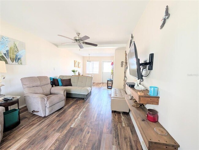 Building Photo - 2328 Canal Dr