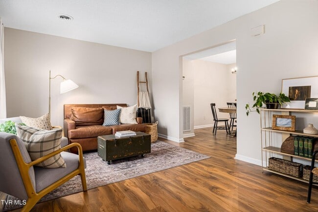 Building Photo - 2 Bdrm / 1.5 Bath Townhouse in Johnson City - Near ETSU, JCMC & VA