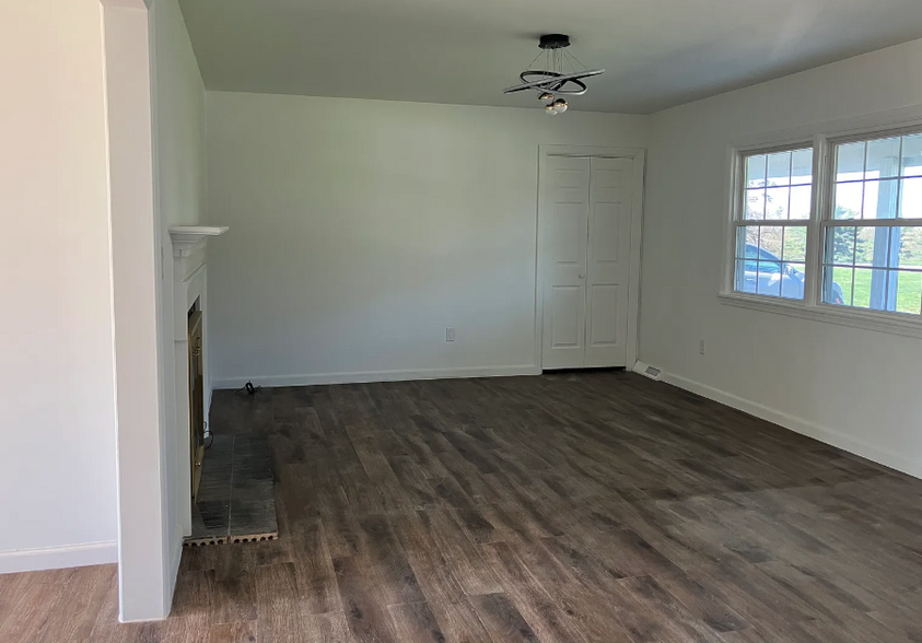 Building Photo - 467 Conrad Dr